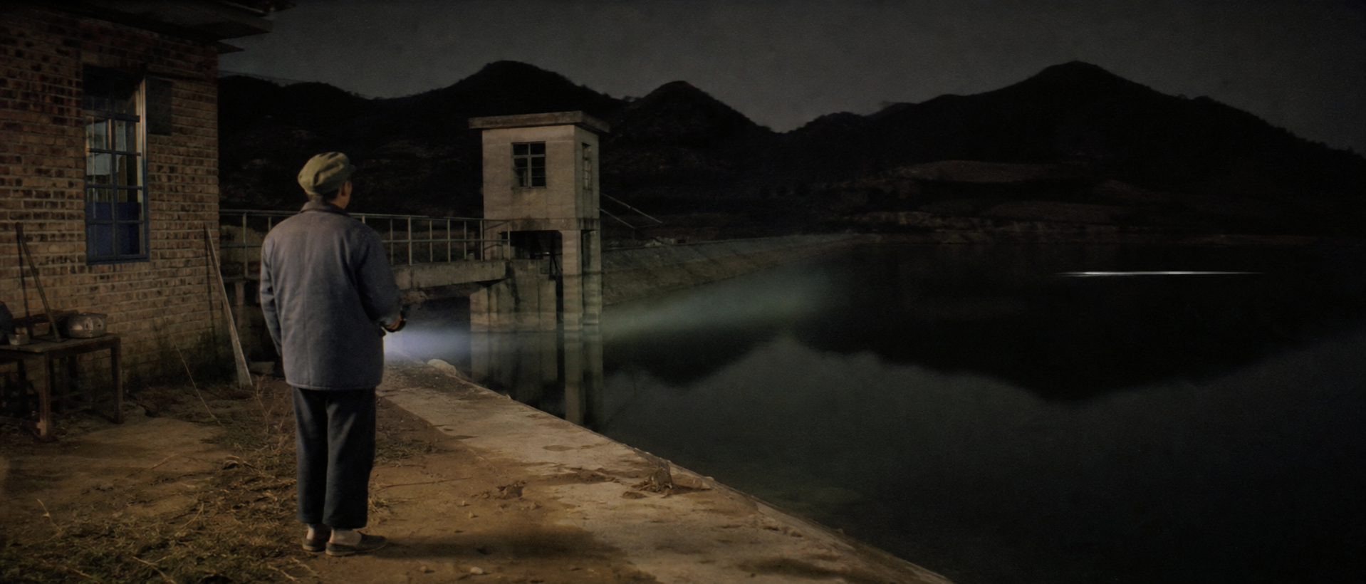 我爸守水库时，夜里总有人在水面喊“开闸”封面